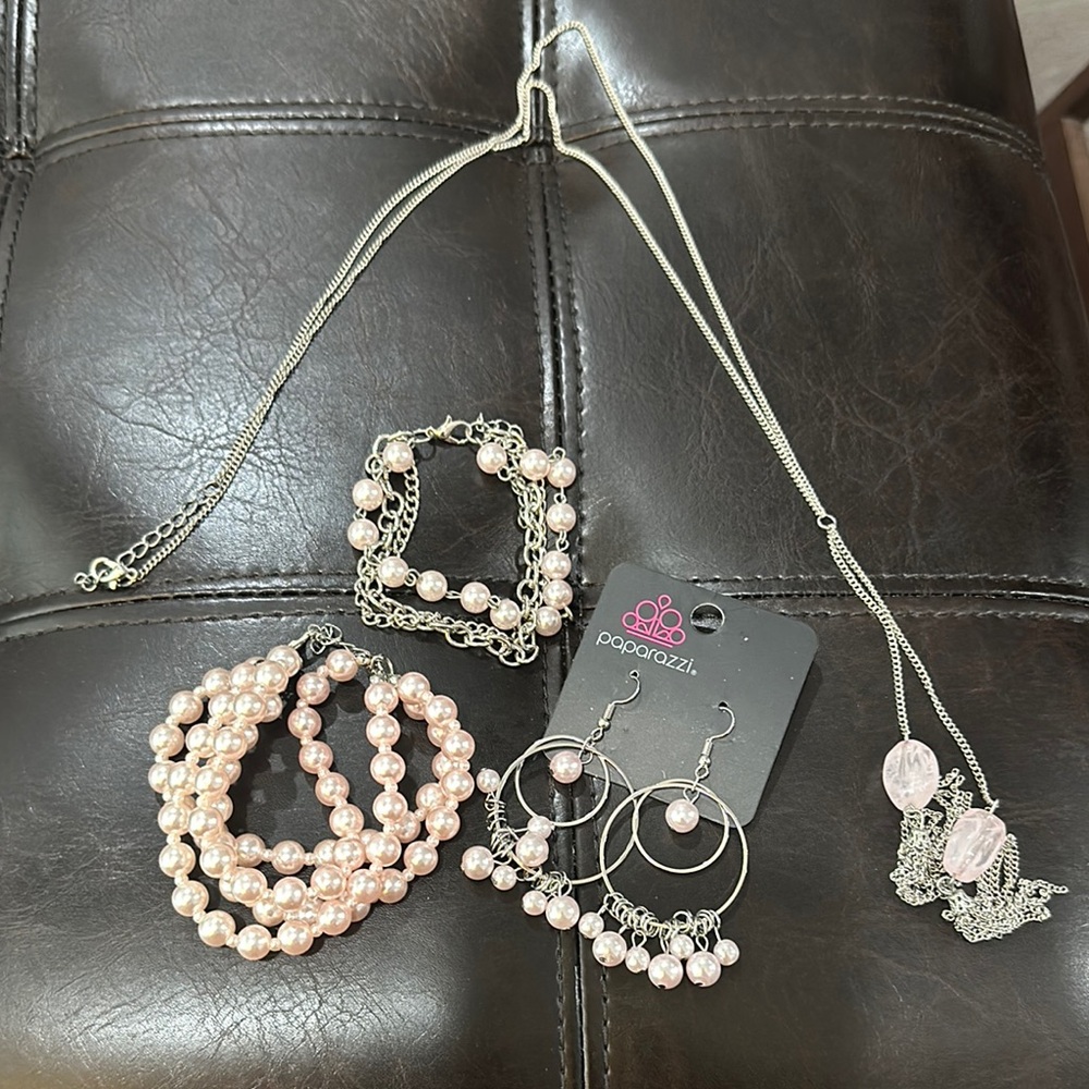 Soft pink jewelry set